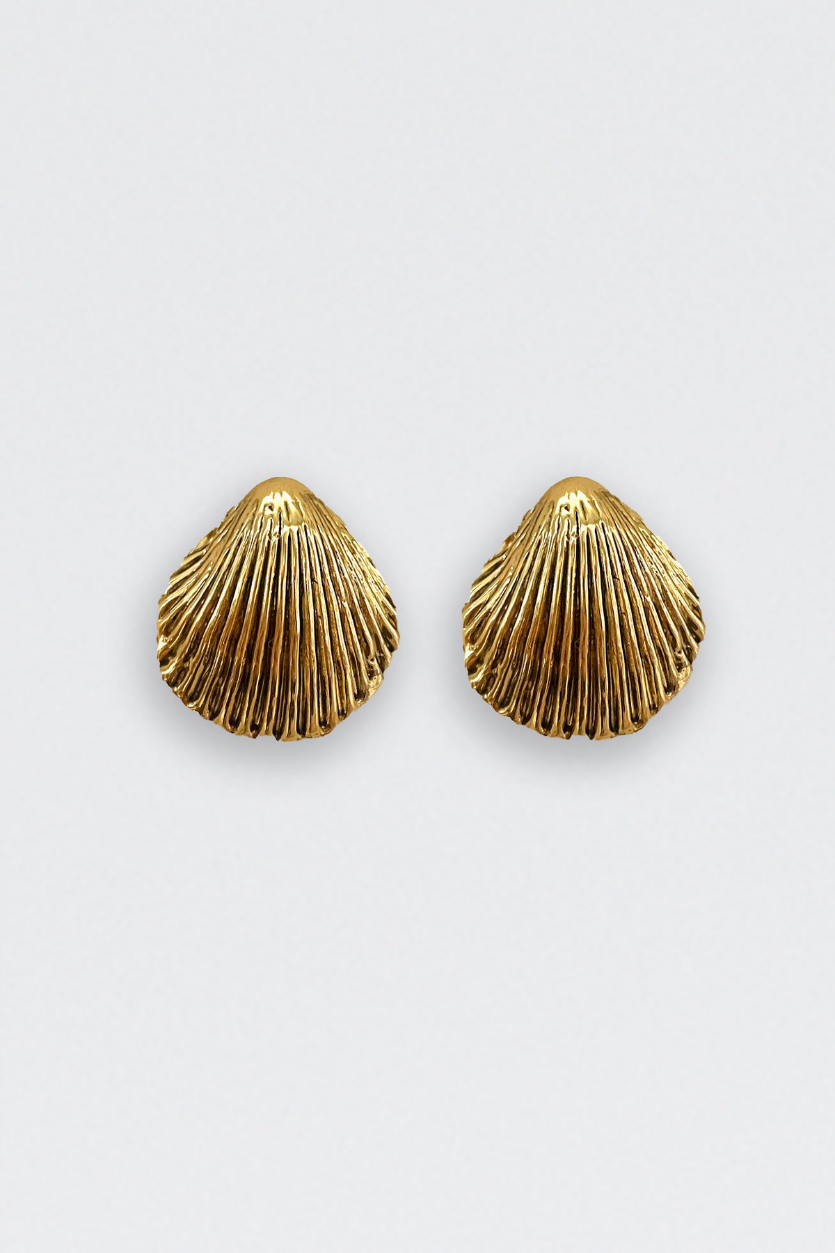 The Meyra - Gold earrings are vintage, gold-plated, and seashell-shaped, shown against a plain white background.