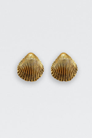 The Meyra - Gold earrings are vintage, gold-plated, and seashell-shaped, shown against a plain white background.